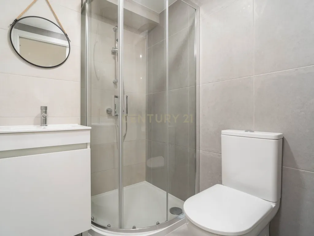 Apartamento transformado em Dois estúdios junto à Praça da República - Image 9