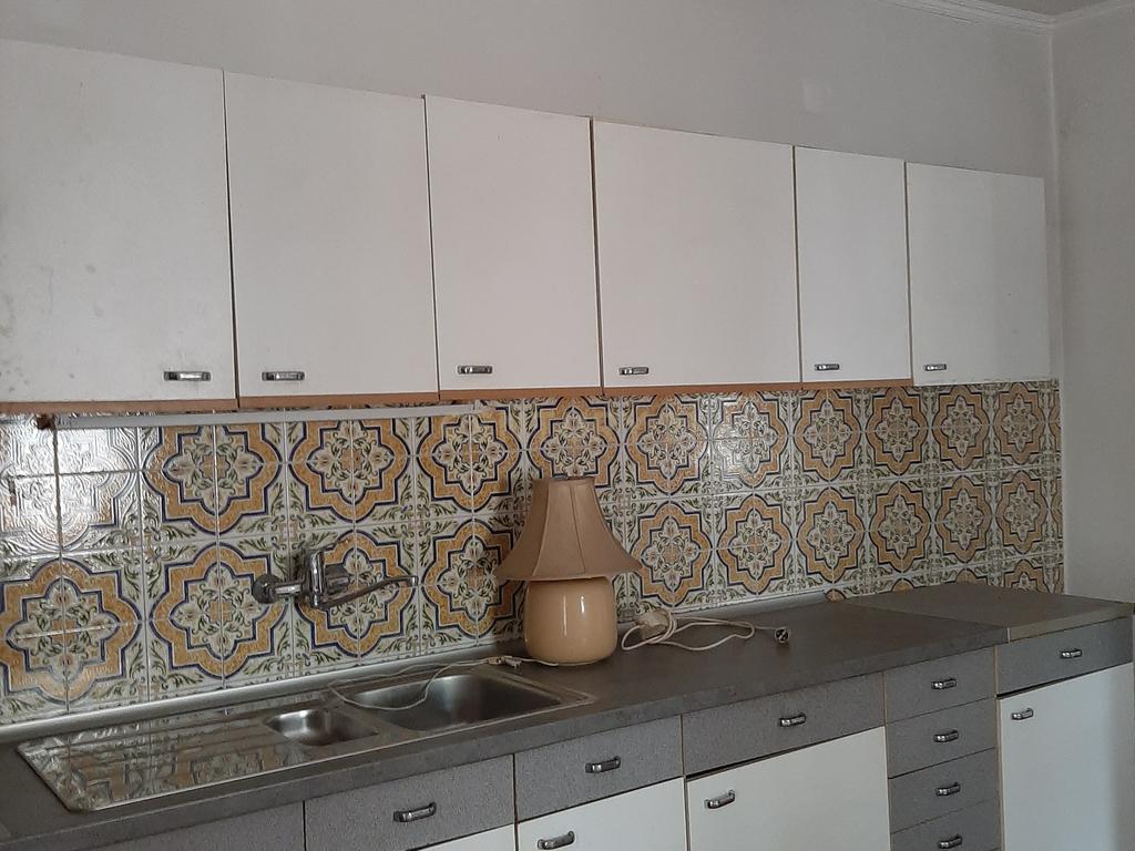 **Moradia térrea para remodelar nas Quintinhas – Charneca da Caparica | Terreno com 290 m²** - Image 15