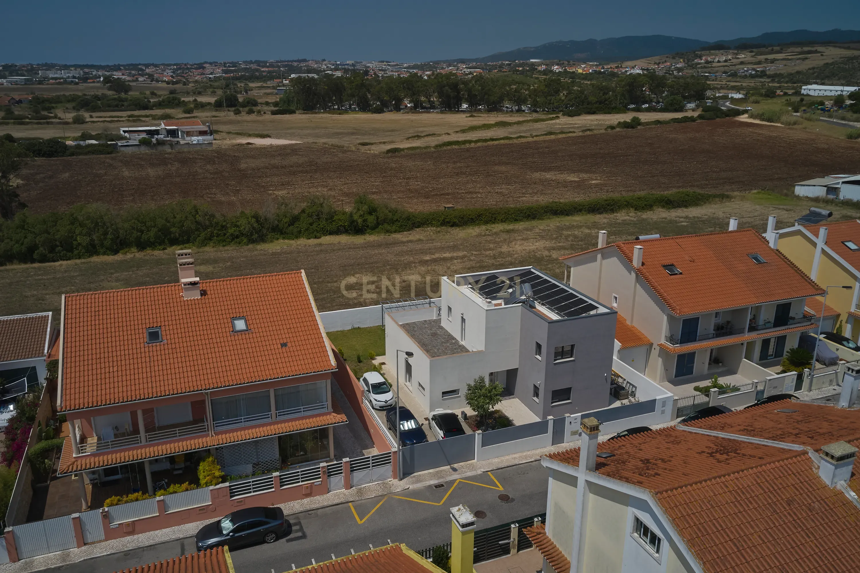 Fotografia 2 de Moradia Contemporânea T3 + Escritório, com Jardim e Painéis Solares em São Domingos de Rana, Cascais
