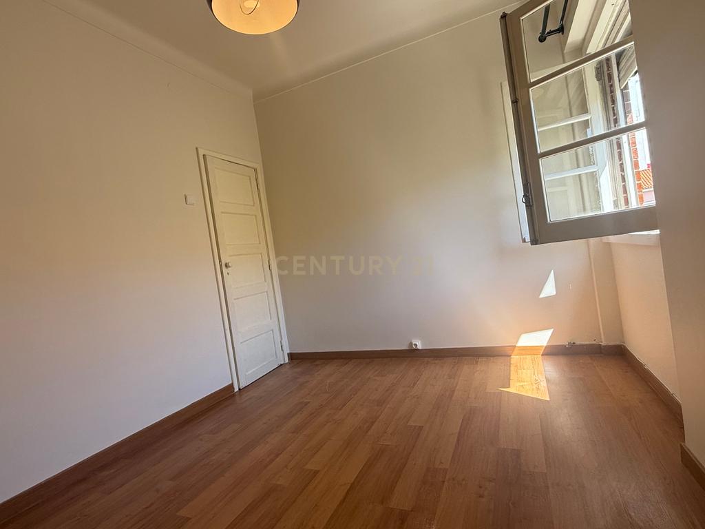 T2 | Alvalade | Parcialmente Remodelado | Arrendamento - Image 15