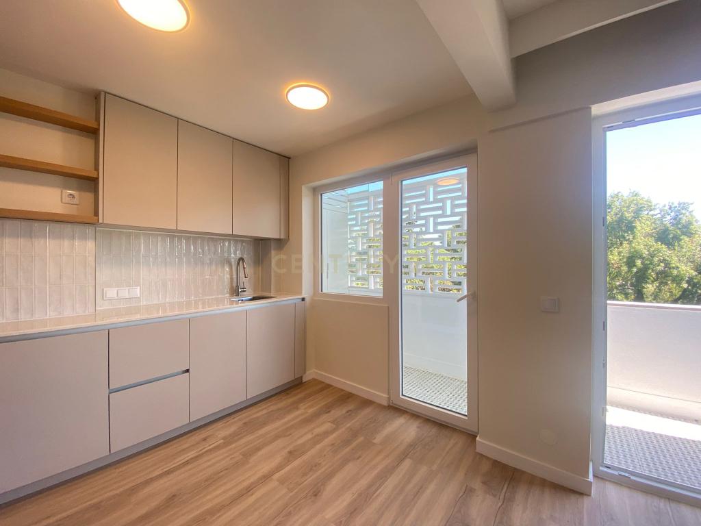 Apartamento T2 na Estrada da Luz, junto ao colégio Militar - Image 8