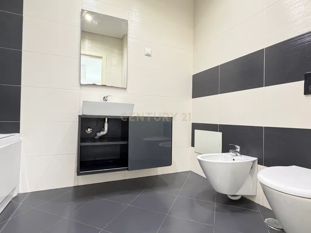 Apartamento T3 com Duas Varandas e Arrecadação, no Pinhal Novo - Image 17