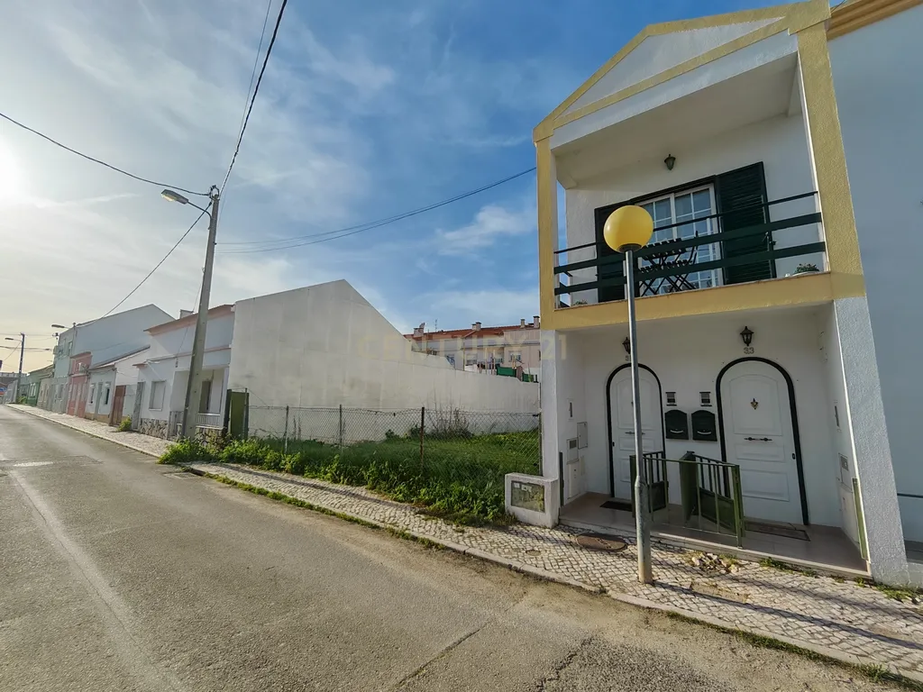 Lote para construção de moradia geminada no Montijo - Image 2