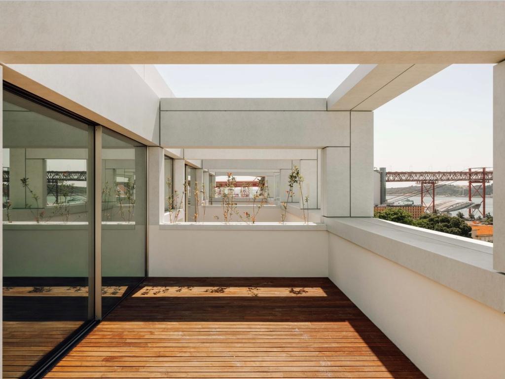 Moradia de Luxo com Vista para o Tejo - Alto Santo Amaro - Image 17