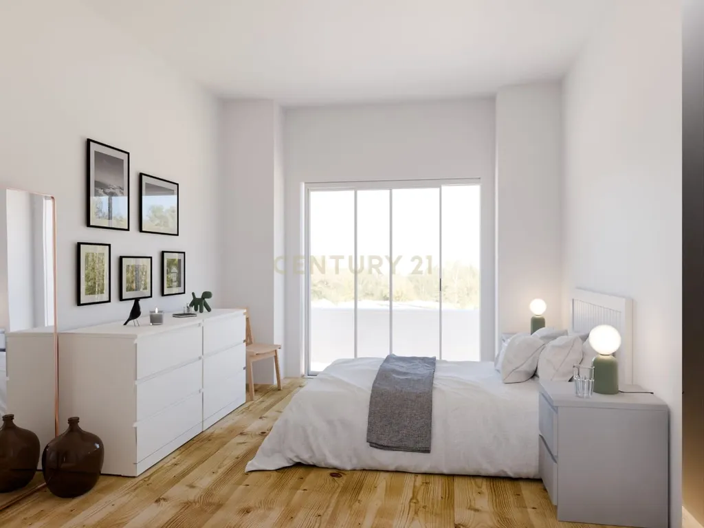 Apartamento T2 com 85m2 - Avenidas Novas - Image 5