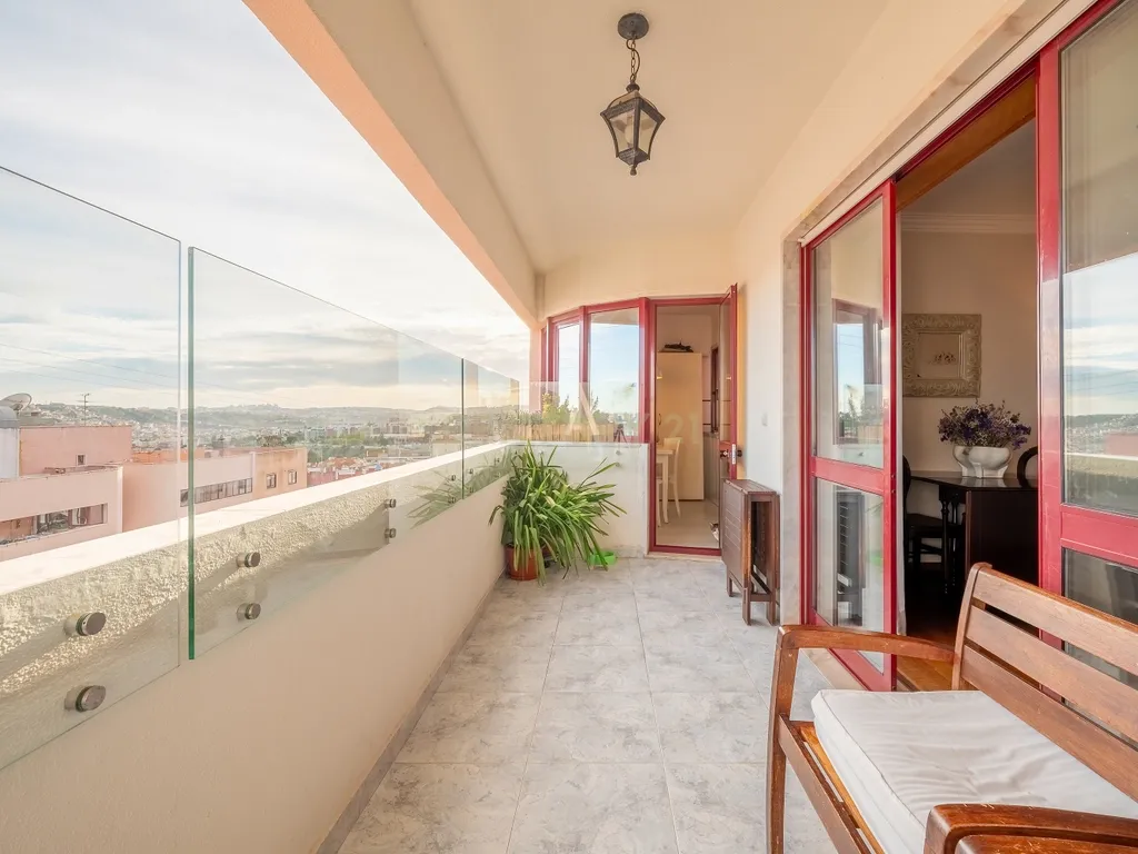 Apartamento T3, com Box de 85 m2 e Arrecadação em Odivelas - Image 19