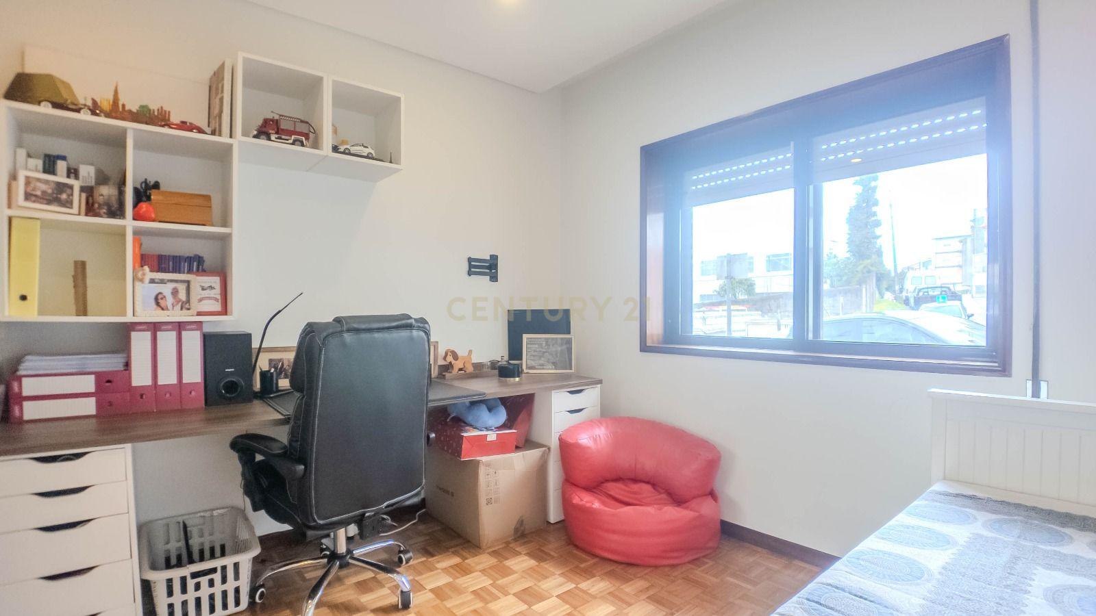 Apartamento T3 em Gondomar com luz natural e boa localização - Image 26