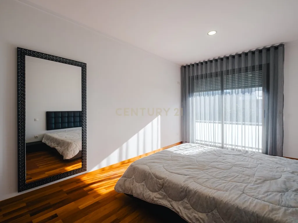 Moradia T4 com 255 m², Suíte Generosa, Jardim e Garagem para 3+ Viaturas | Astromil, Paredes - Image 34