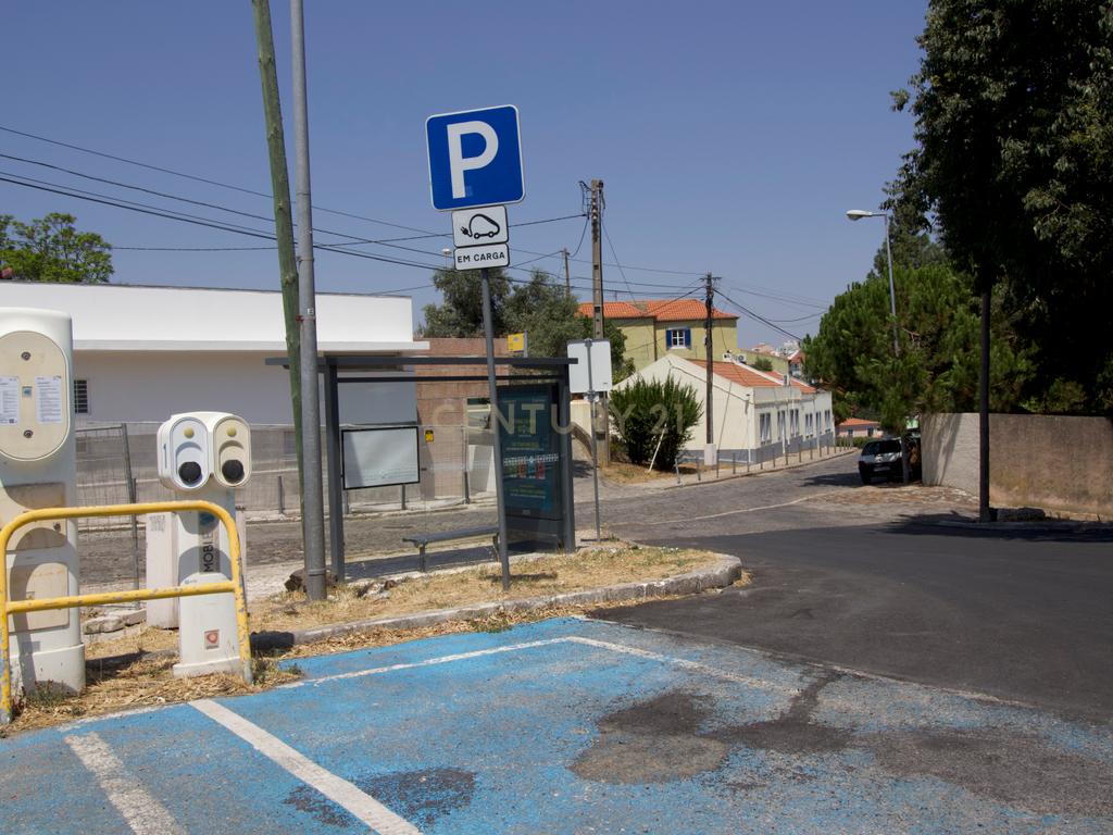 Simpática moradia urbana T3 com logradouro, em São Domingos de Benfica, Lisboa. Em Venda! - Image 29