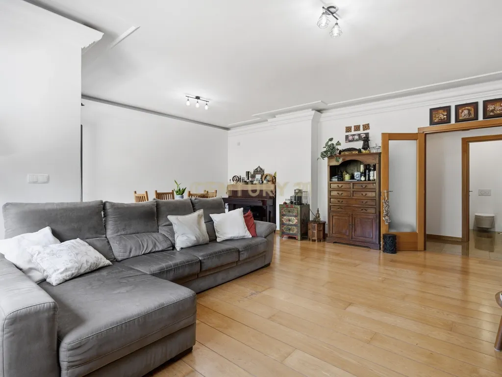 Elegante Apartamento T3 no Estoril com Box Fechada para 3 carros a poucos metros da praia - Image 3