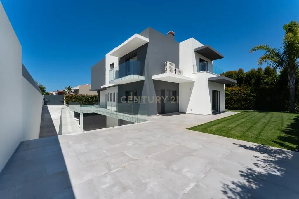 Moradia Independente T5 de Luxo com Piscina e Garagem a 5 minutos do Kings College - Image 28