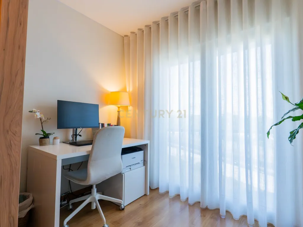 T2 com 115m² na Quinta de São Macário | Varandas | Elevador | Arrecadação | Vista de mar subtil - Image 33