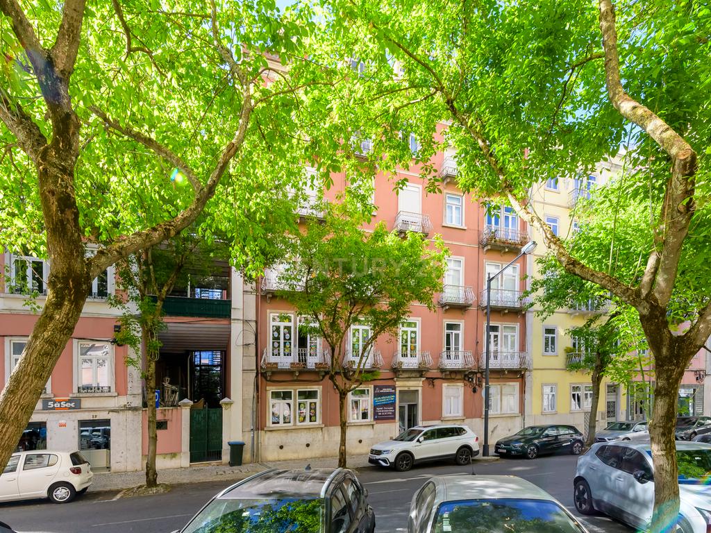 Moderno T3 com Terraço em Avenidas Novas, Lisboa - Image 2