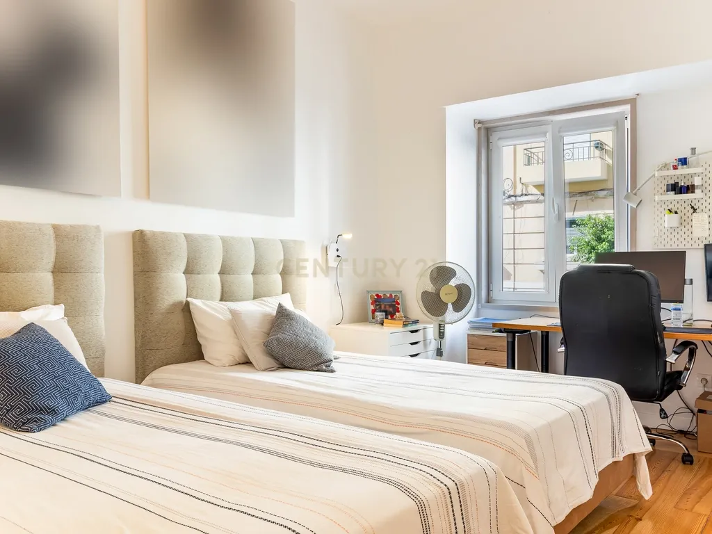Extraordinário apartamento T3+1 com pátio exterior privado, junto ao Campo Pequeno, Lisboa. Em Venda! - Image 13