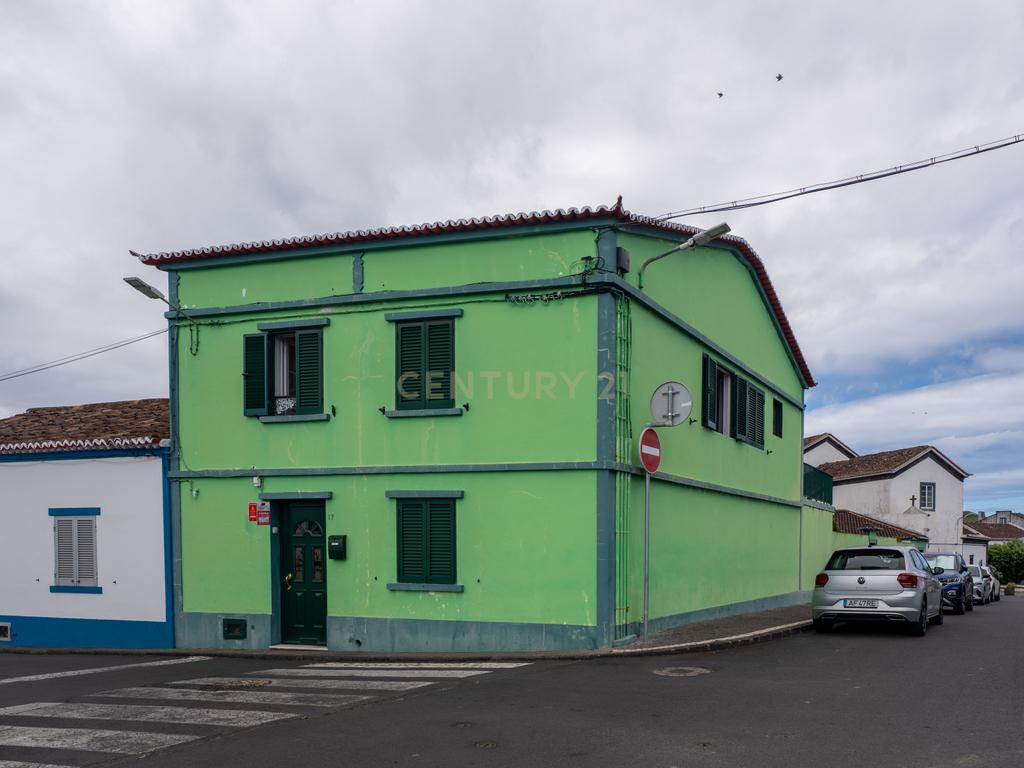 🏡 T3 com garagem na Ribeirinha – Ribeira Grande - Image 1