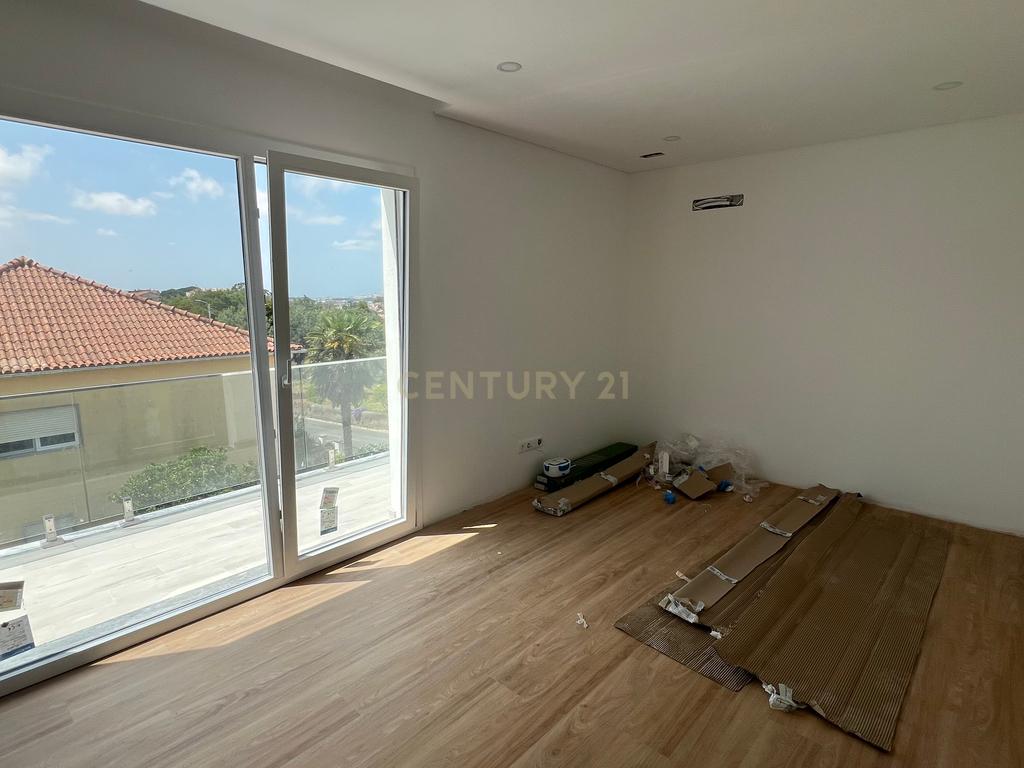 Moradia moderna T4 em construção na Rinchoa - Image 18