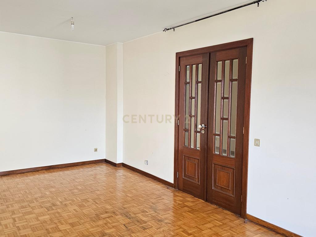 Apartamento T2 com garagem, Matosinhos - Image 8