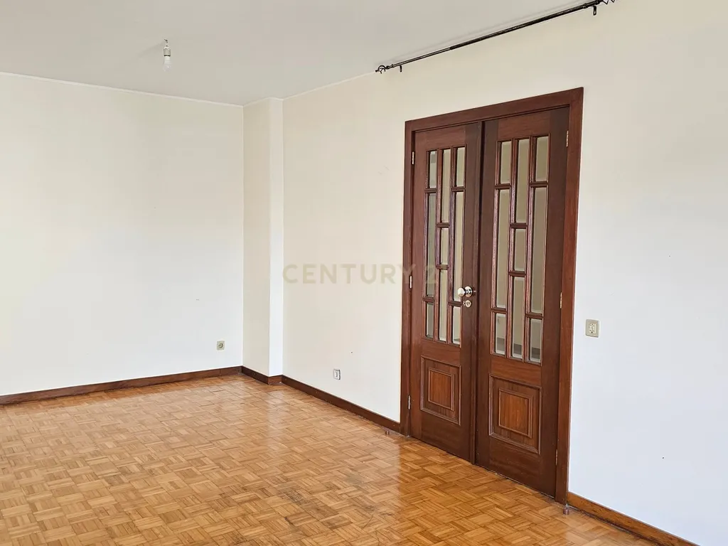 Apartamento T2 com garagem, Matosinhos - Image 8