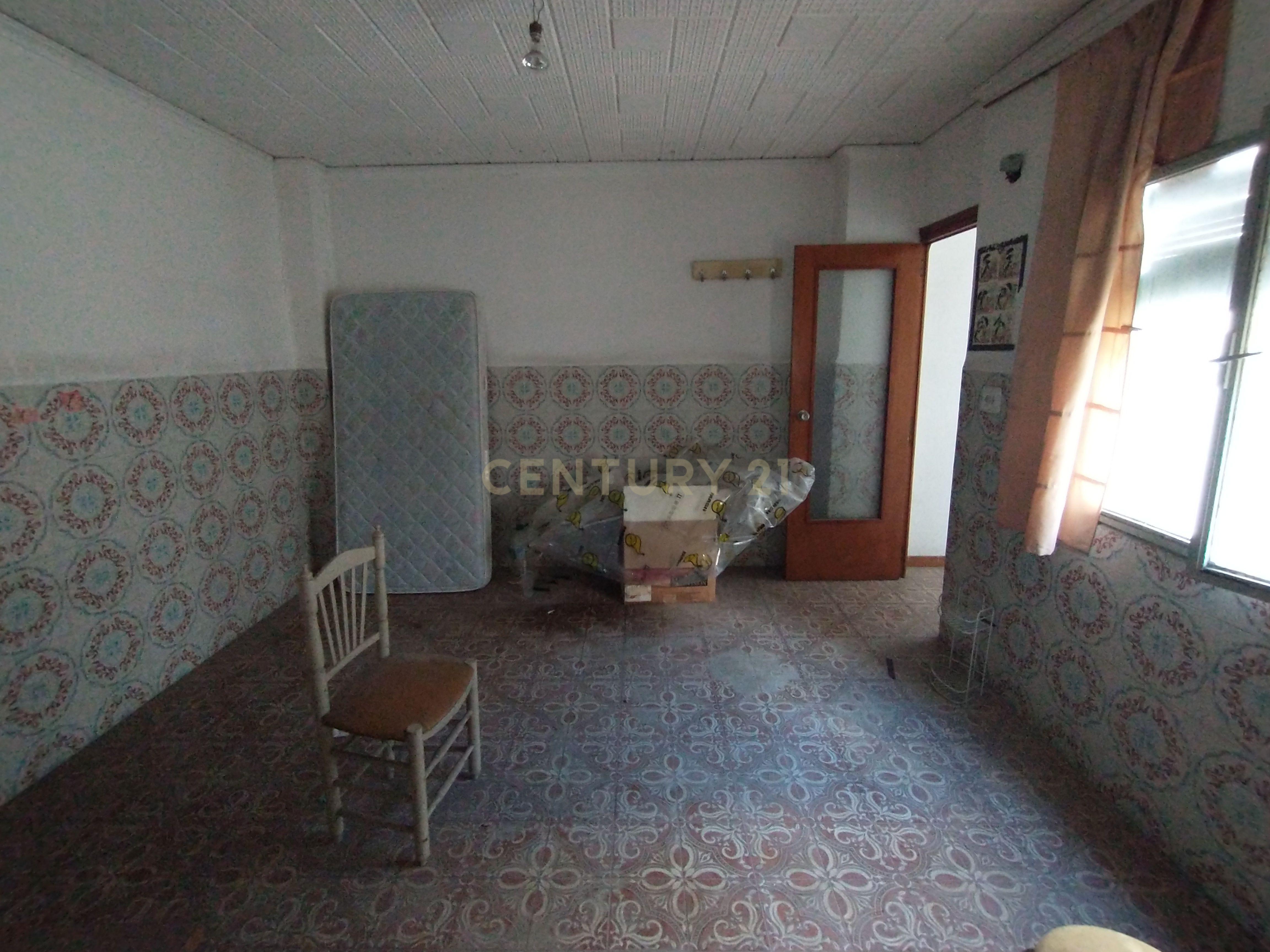 Moradia original para renovar em Benetússer – Localização privilegiada e sem risco de inundação! - Image 19