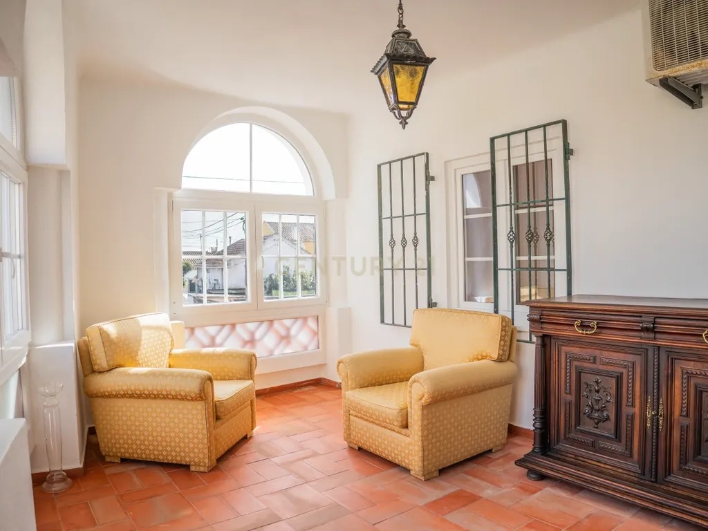Moradia de charme T5 com Garagem e Terreno em Abrunheira, Sintra - Image 19