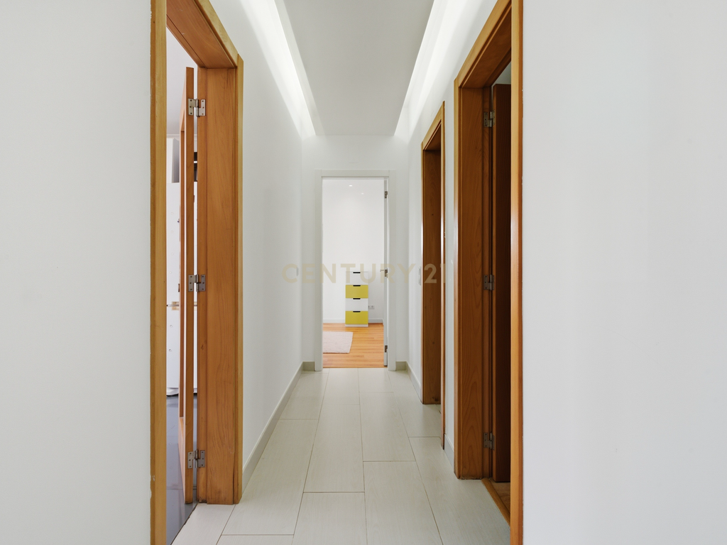 Moradia Isolada com Piscina em Lote de 908 m² | Sala Ampla | Jardim e Vista Desafogada -Mafra - Image 38