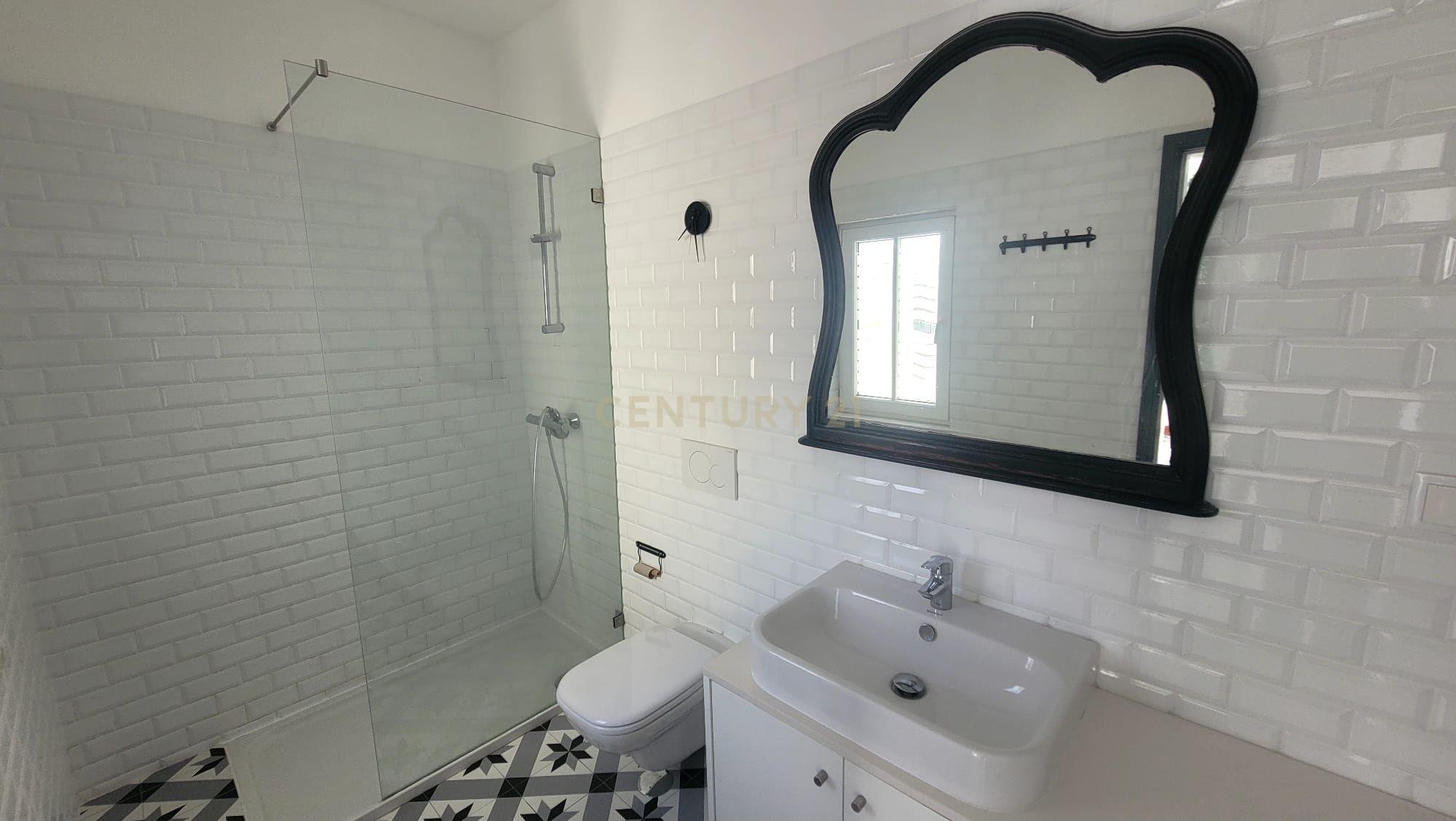 Apartamento T2 com 83 m² - Image 9
