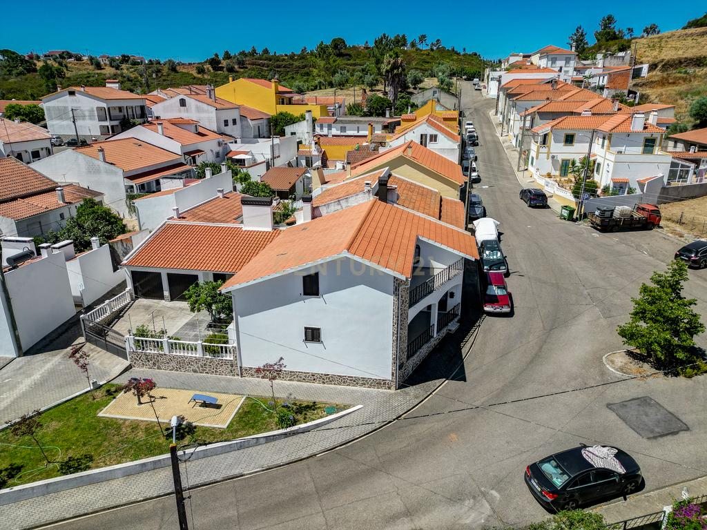 Moradia T8 de 288 m² no Centro de Montargil – Junto à Barragem - Image 47