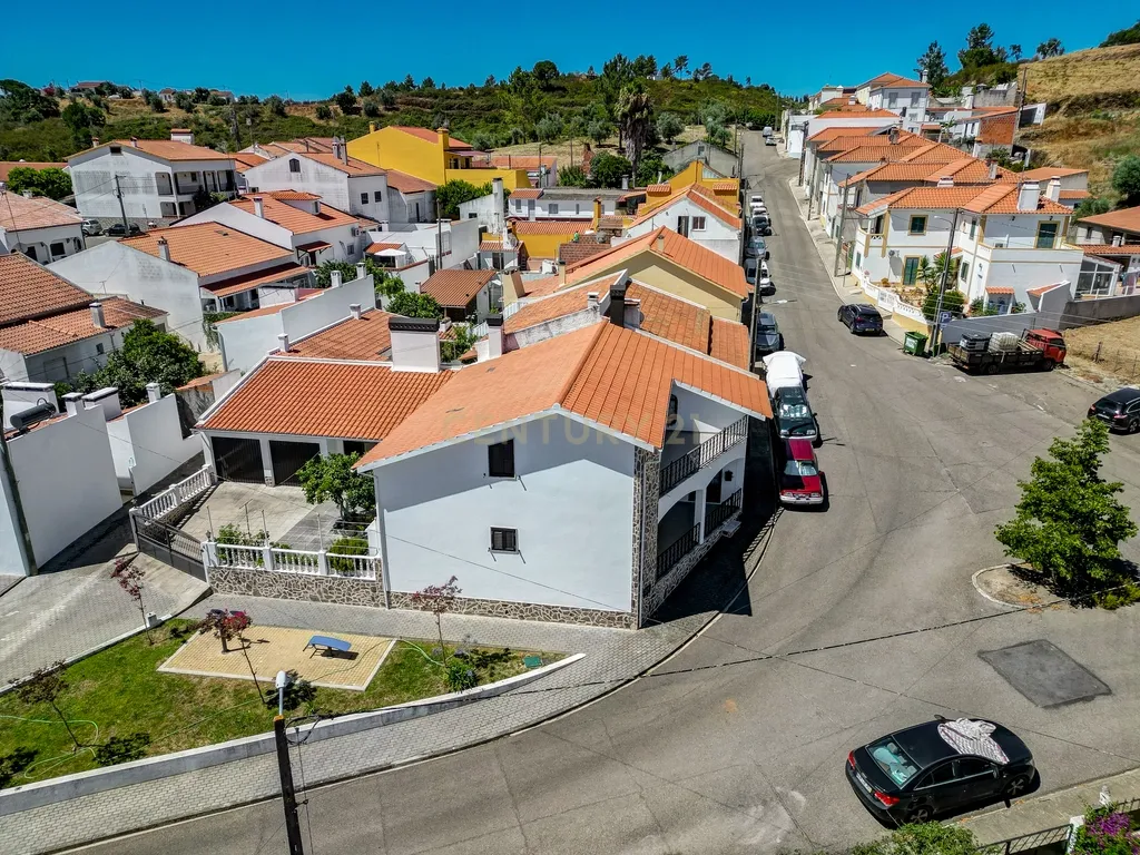 Moradia T8 de 288 m² no Centro de Montargil – Junto à Barragem - Image 47