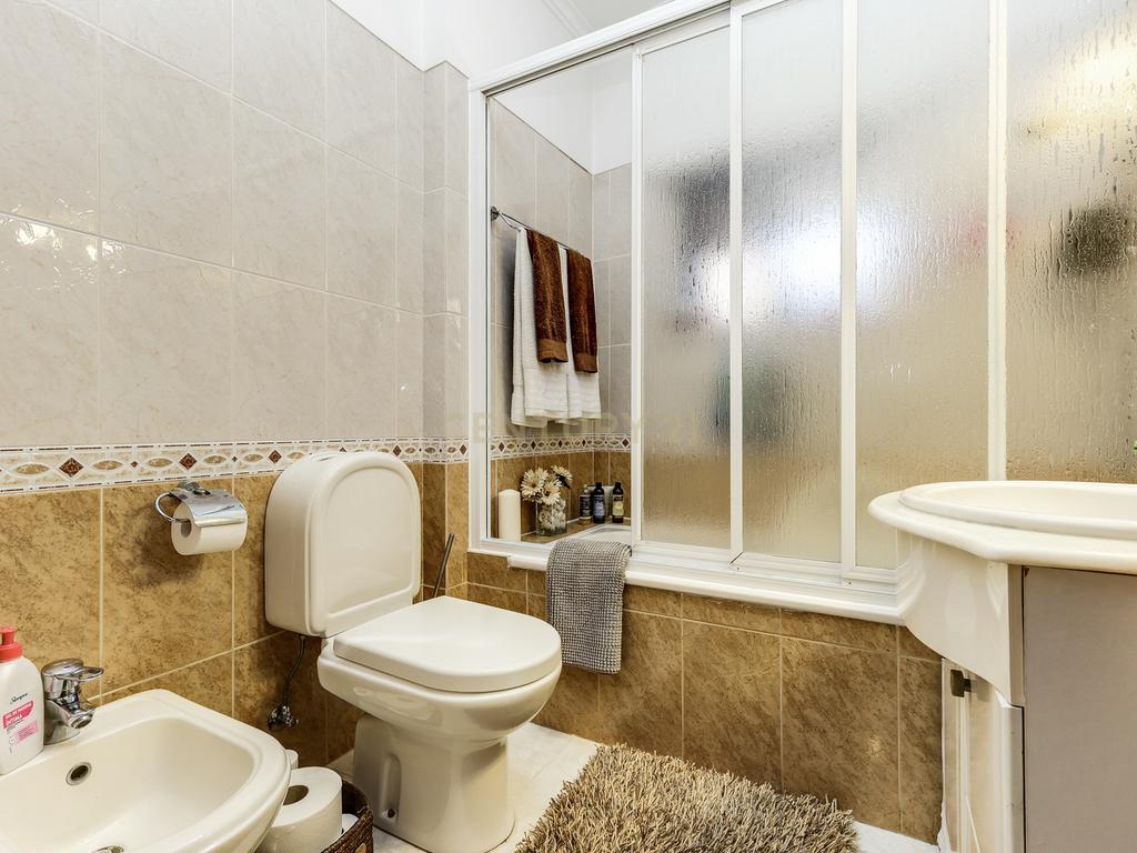 Apartamento T3 com Terraço Privativo e Jacuzzi – Alto da Brandoa            - Image 9