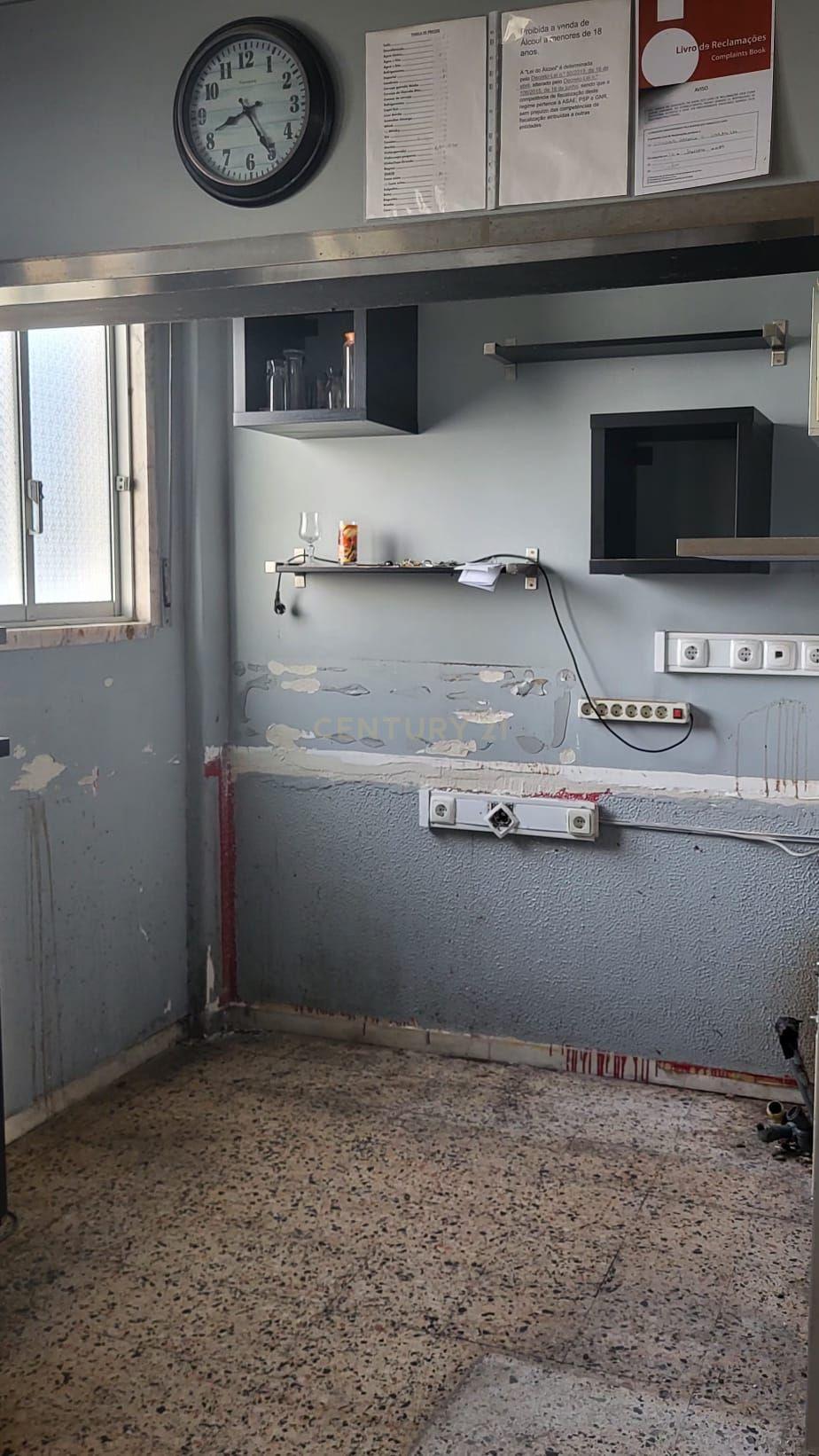 Fotografia 8 de Loja à venda em Venteira, Amadora - 87.75m² por 150.000€