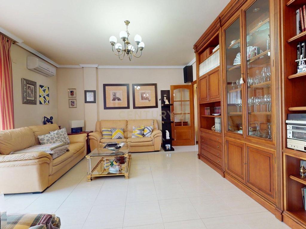 Apartamento Espaçoso com Vista para a Cidade e Montanha em Madrid - Image 10