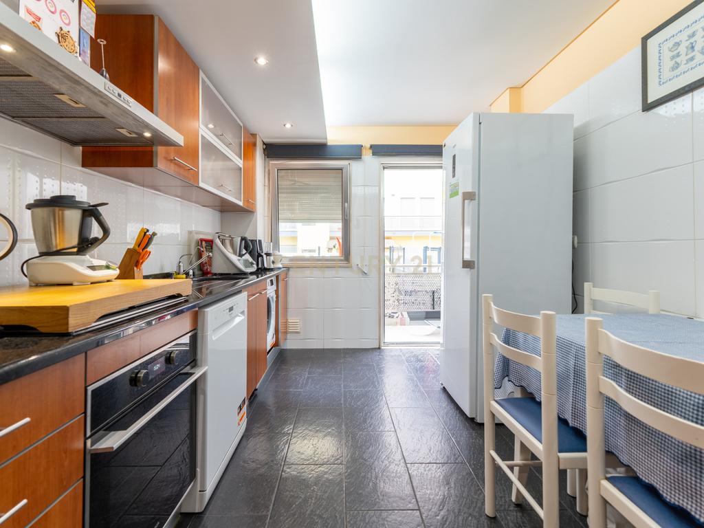 Apartamento T3 com 2 Terraços Gigantes e Vista Rio – A 10 min de Lisboa - Image 30