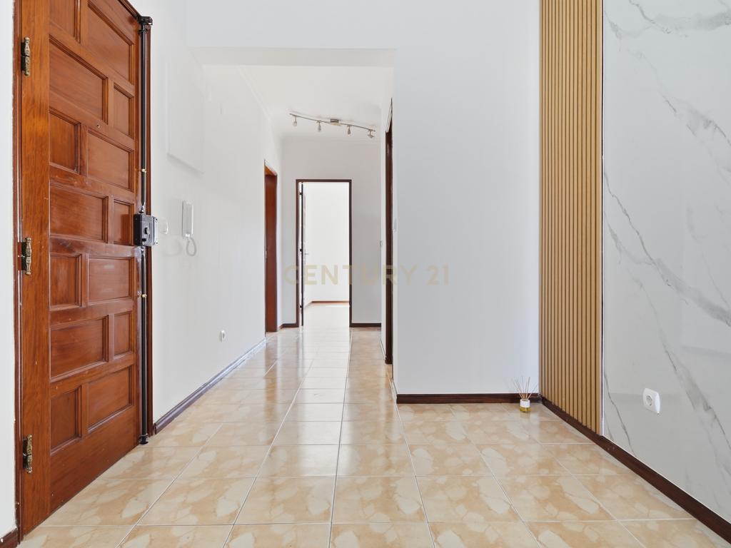 Apartamento T4 para arrendamento - 1800€ - Image 3