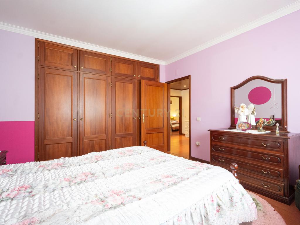Moradia T4 + 1 - Lousã - Image 32