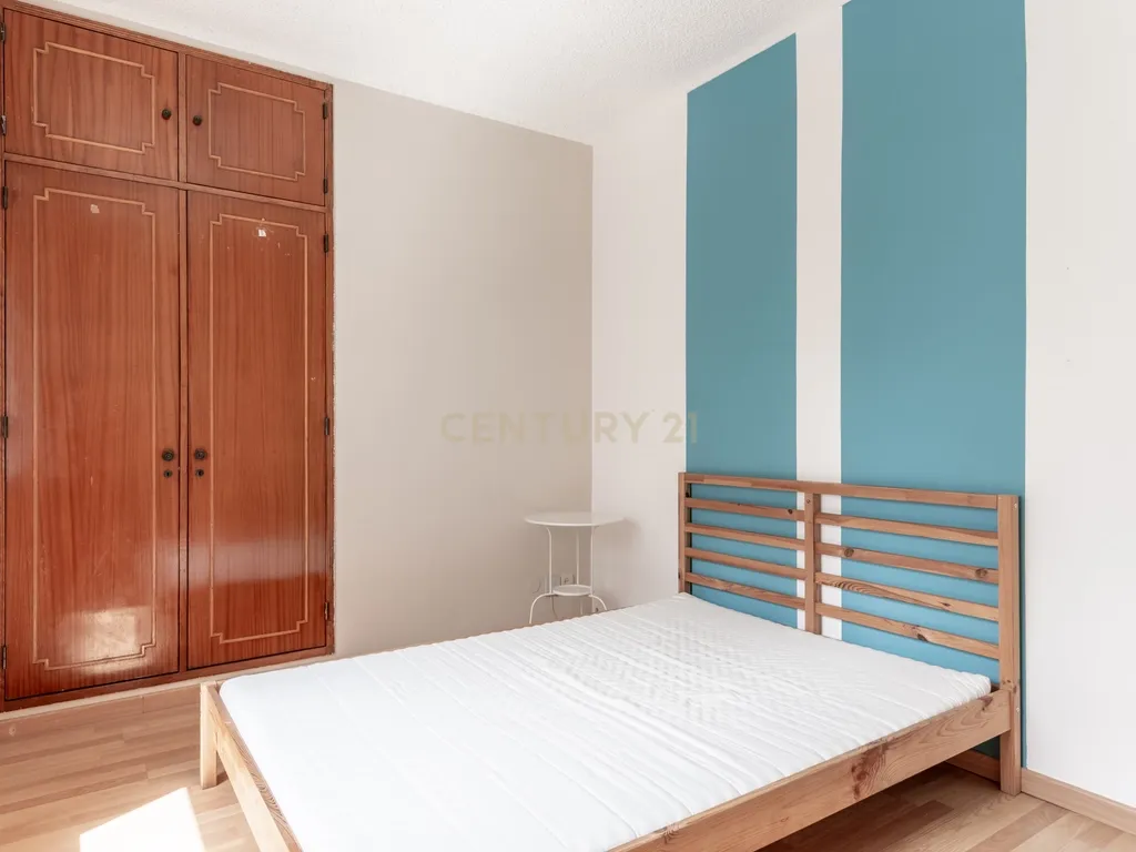 Apartamento T3 com elevador e garagem na Rua Luciano Cordeiro, em Lisboa - Image 22