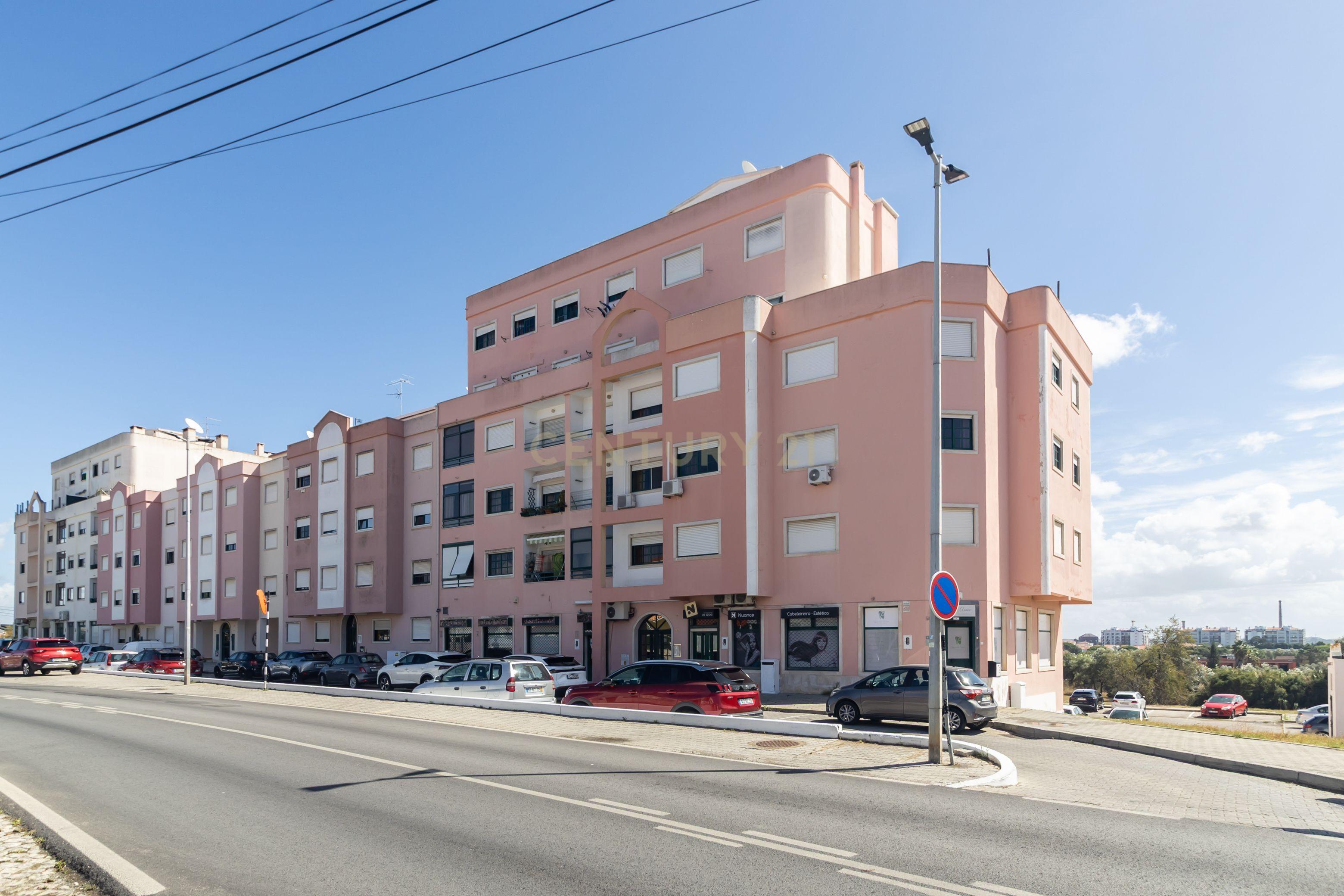 Apartamento T2 com Parqueamento, Elevador, Pronto a Habitar – Uma Oportunidade a Não Perder