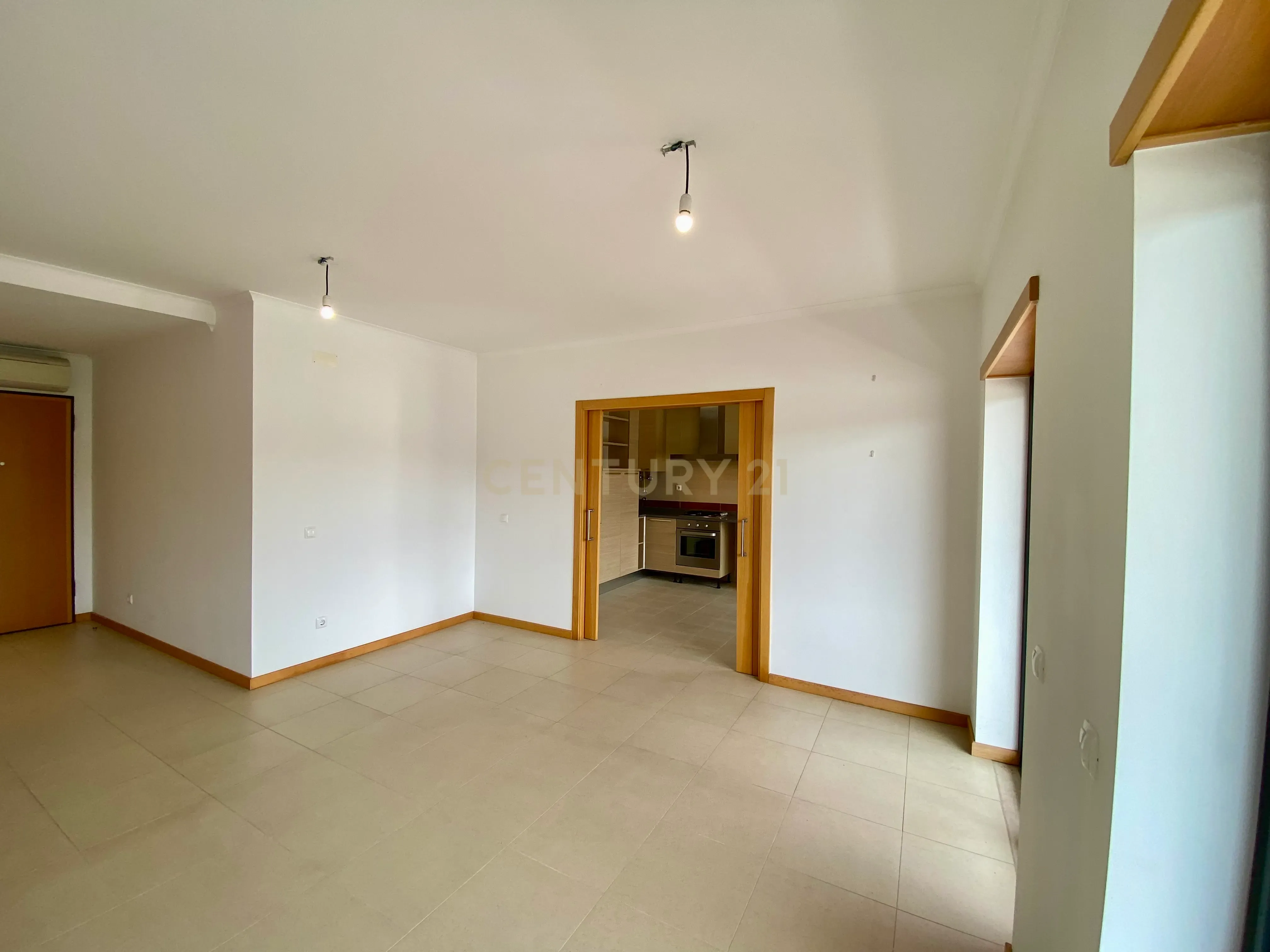 Apartamento T2 para Arrendamento em Caldas da Rainha - Image 7