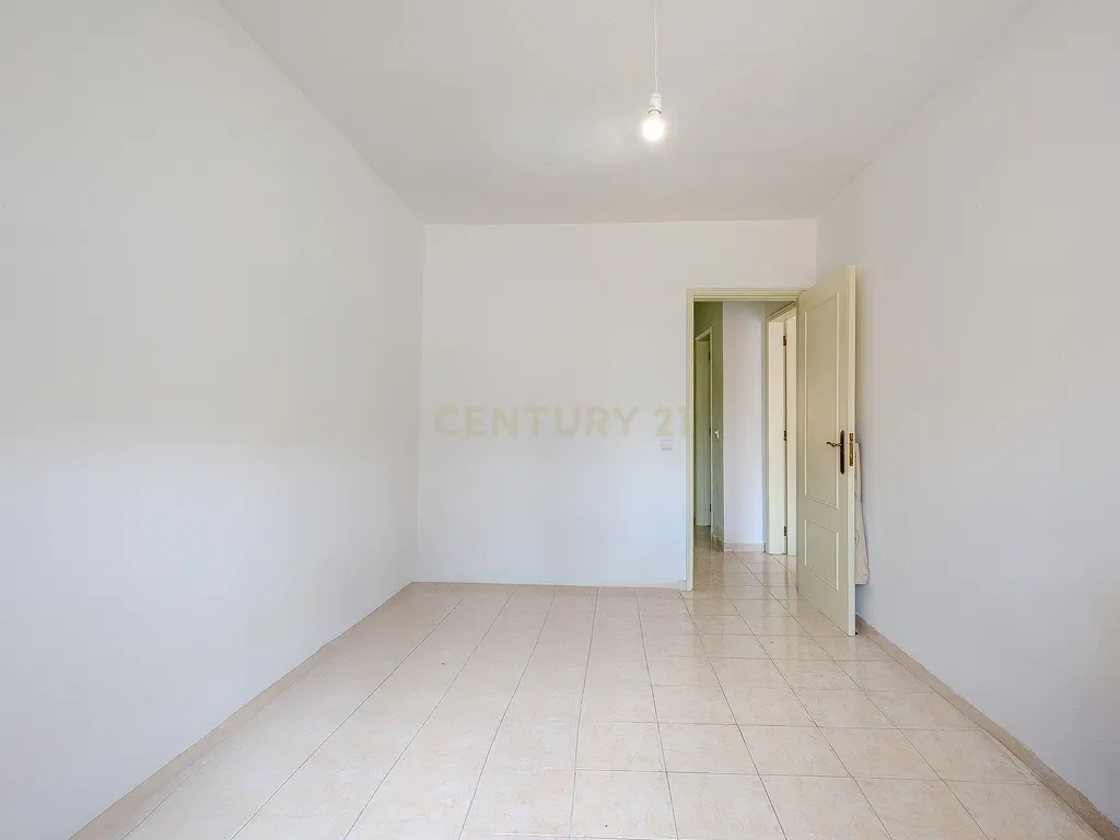 Apartamento T3 com Garagem no Centro de Tunes - Image 11