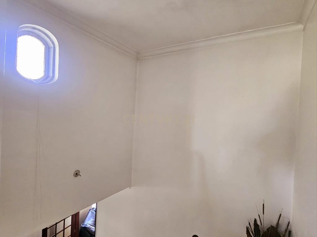 Moradia Unifamiliar T4 com Vista Desafogada e Grande Lote de Terreno na Quinta da Condessa - Image 28