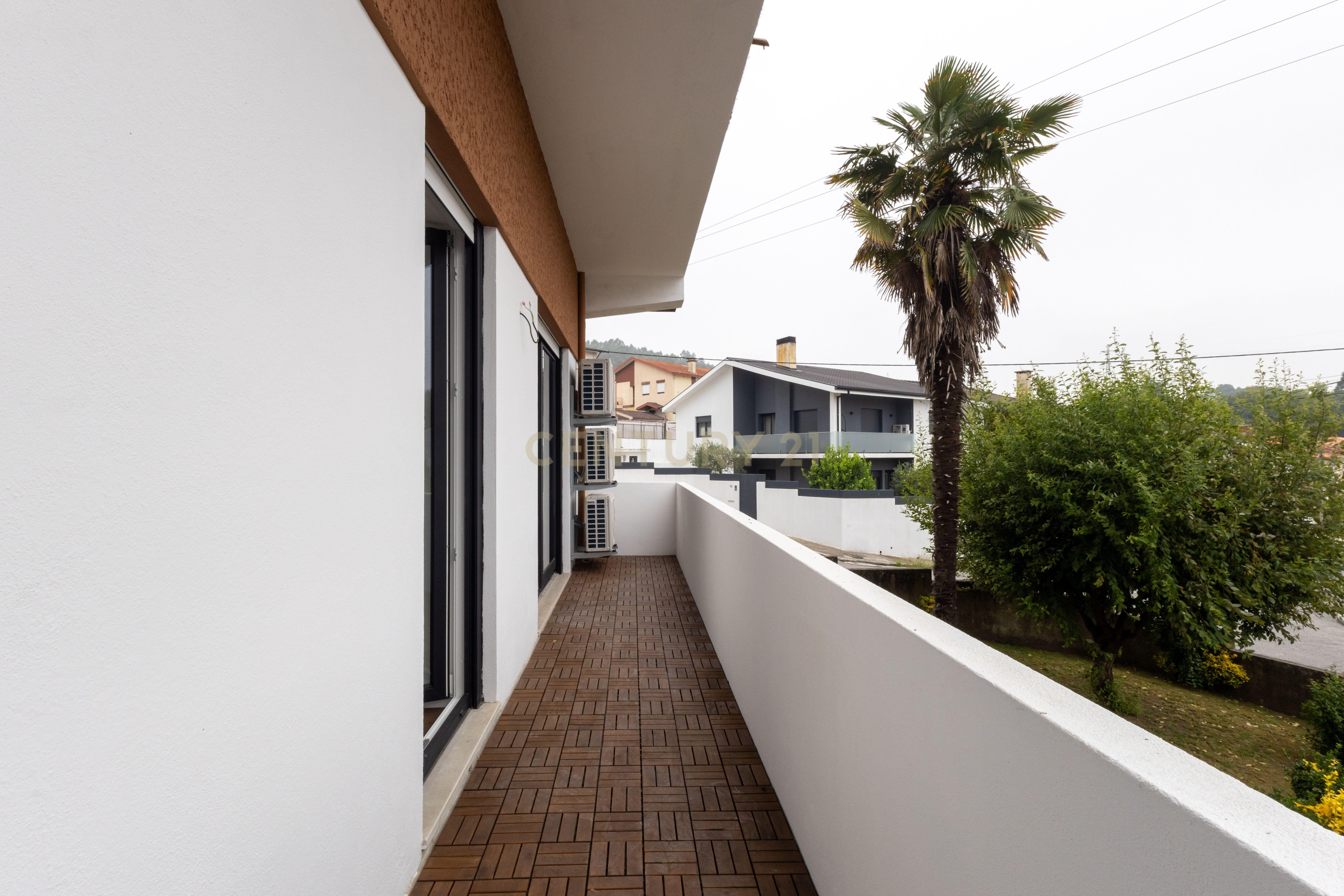 Fotografia 4 de Apartamento T2 Novo com Varanda e Lugar Duplo de Garagem