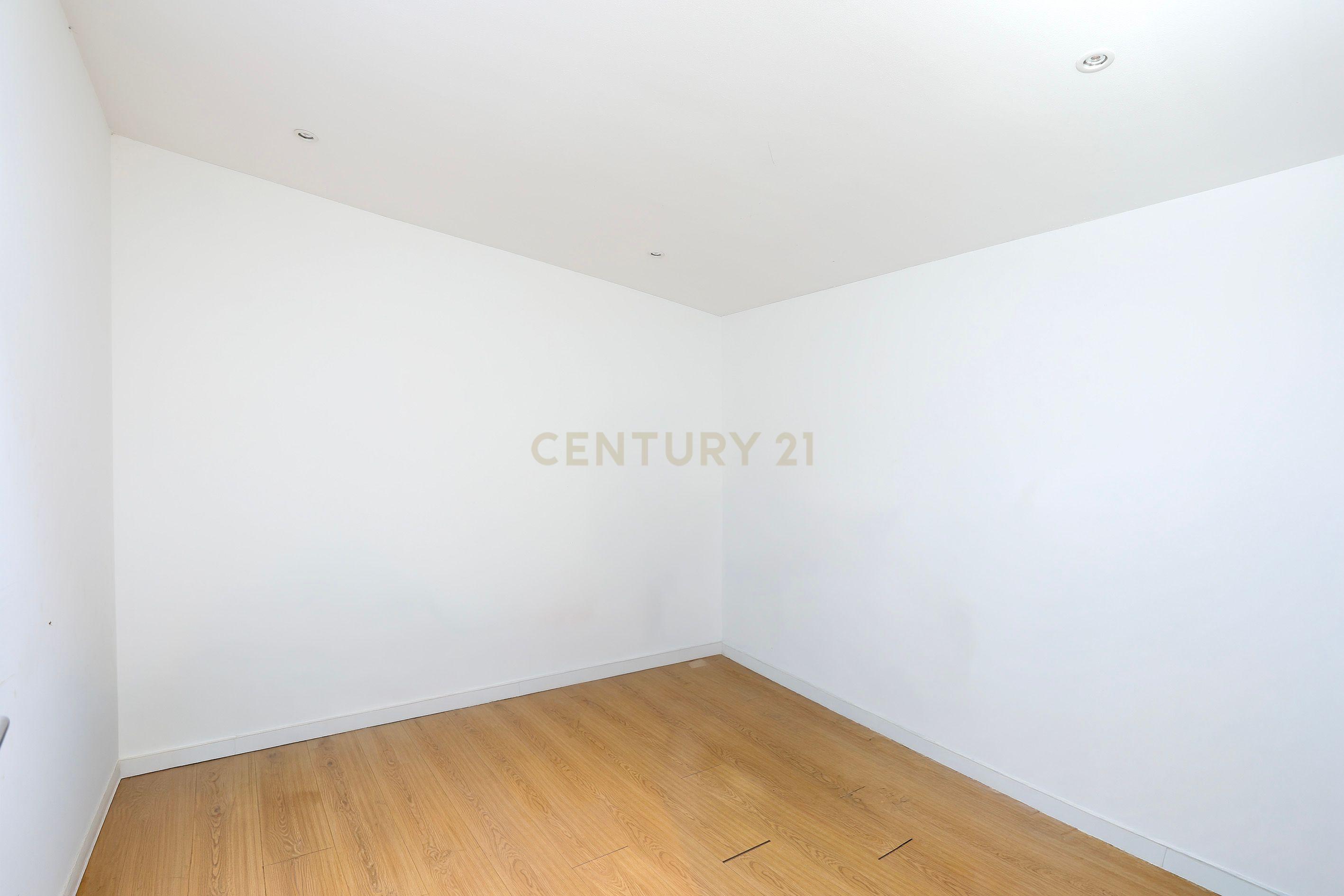 Fotografia 8 de T1+2 com Logradouro Aproveitado | Excelente Oportunidade de Investimento em Marvila