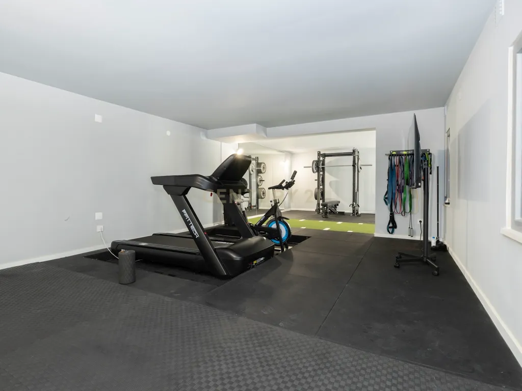 Moradia T5 de Luxo com Piscina, Ginásio, Sauna e Garrafeira em Birre, Cascais - Image 6