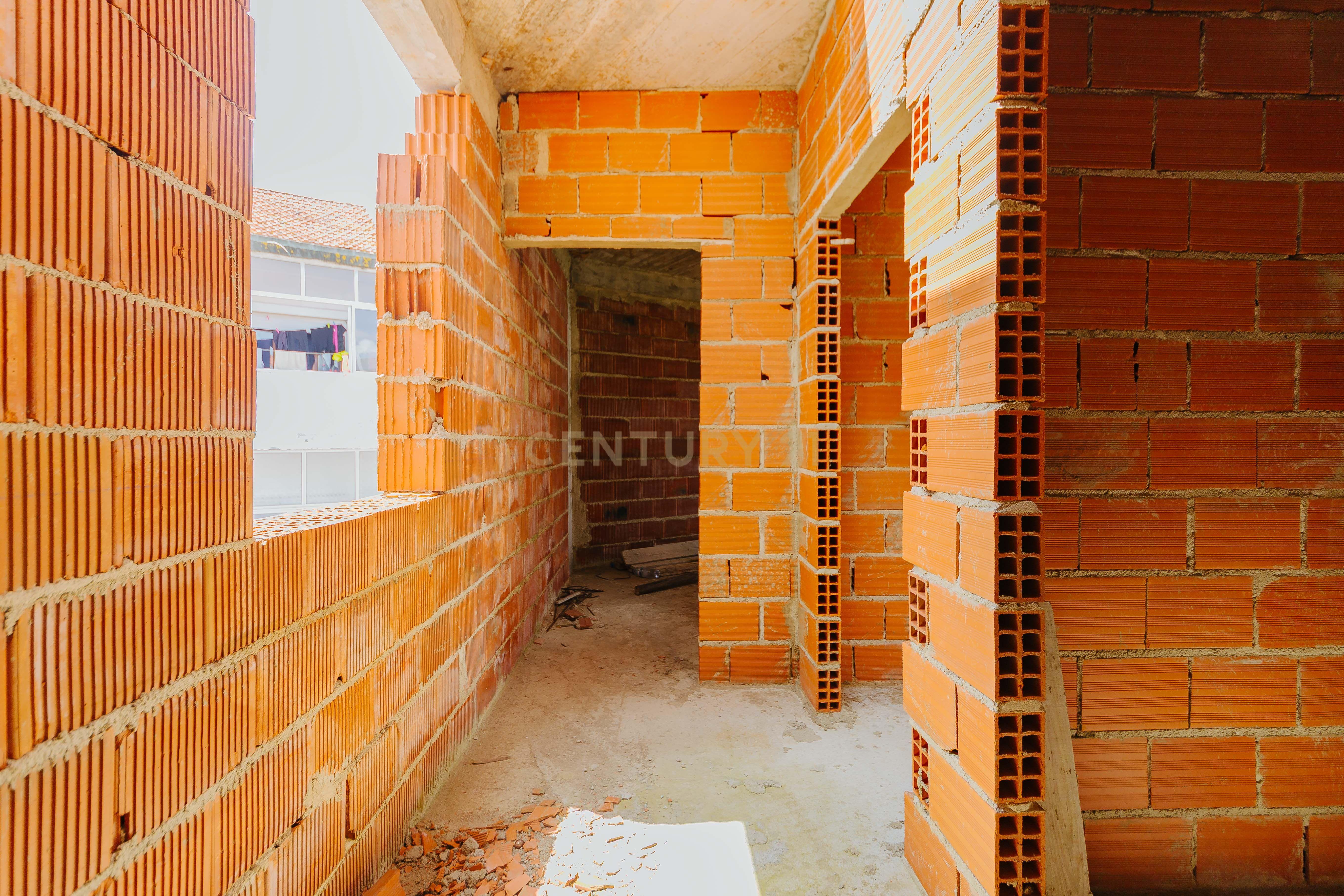 Moradia Unifamiliar de Tipologia T2 em Construção - Image 15