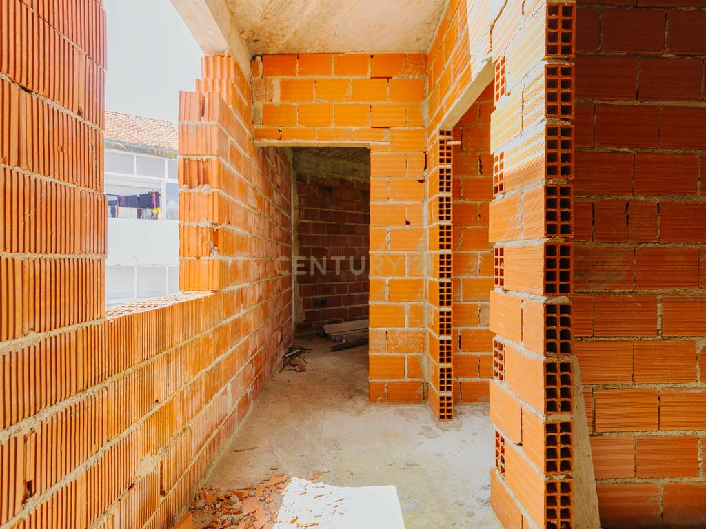 Moradia Unifamiliar de Tipologia T2 em Construção - Image 15