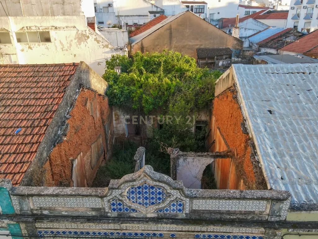 Ruína com 200m² no centro de Portimão - INVESTIMENTO - Image 4
