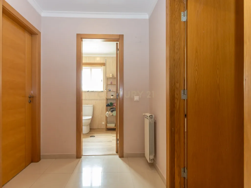 Apartamento T1+1 - Sobreda - Image 22