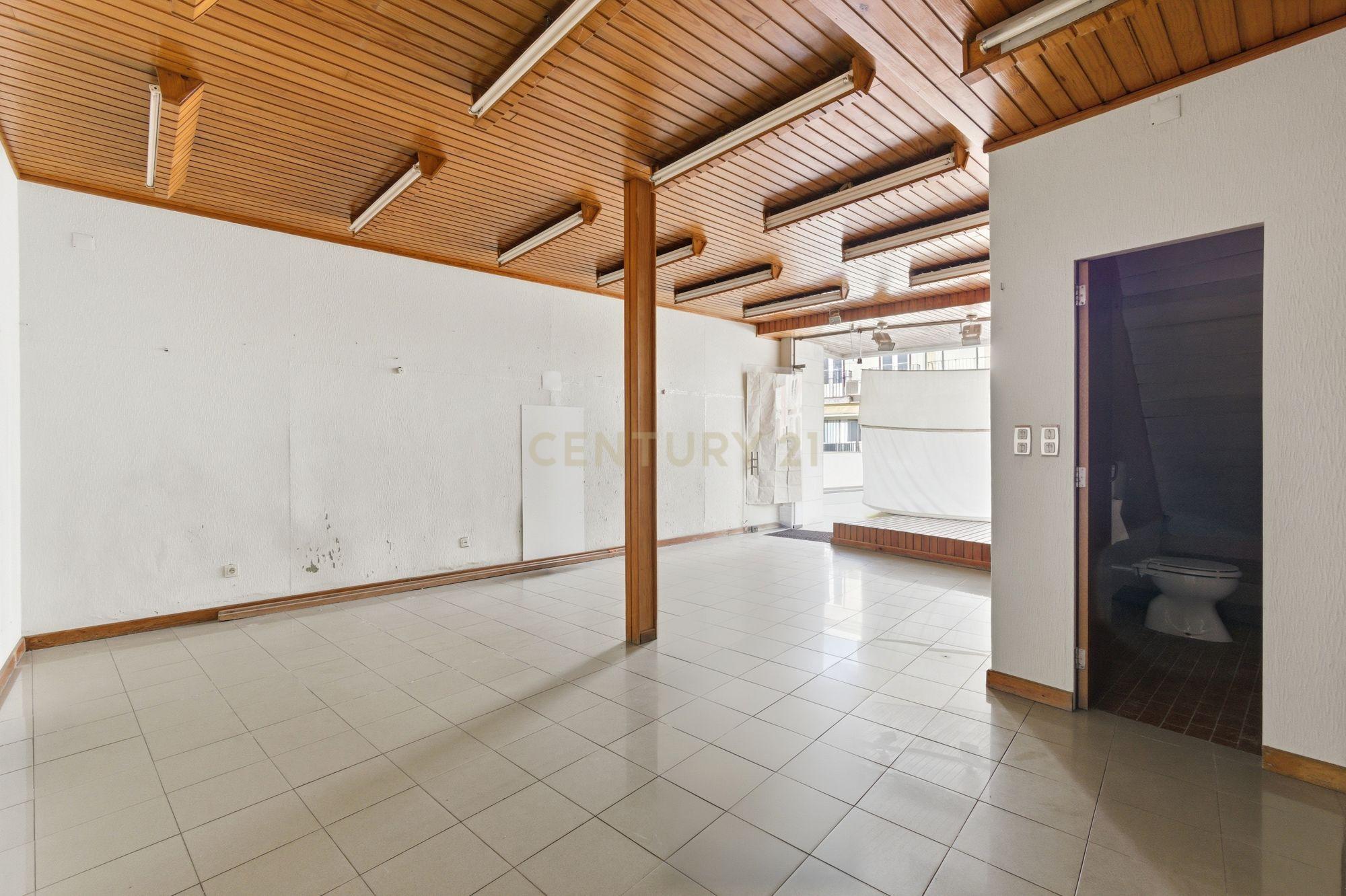 Fotografia 5 de Prédio em propriedade total com 3 pisos no centro de Vila Franca de Xira | Comércio e habitação