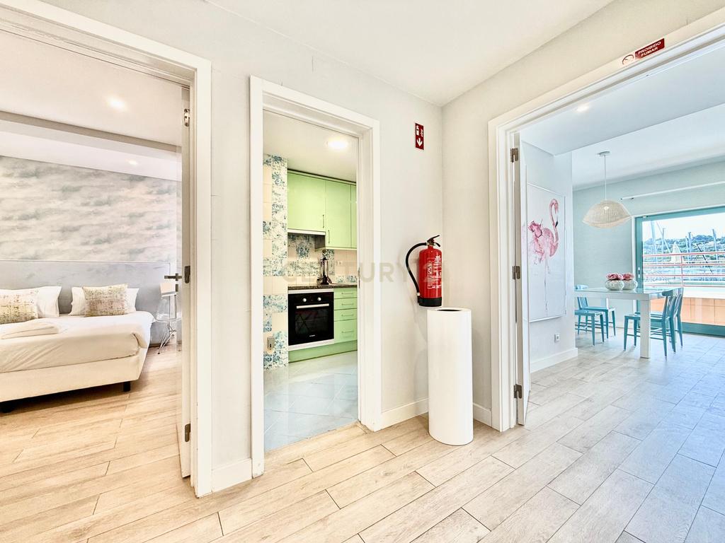 Apartamento T1, na 1a linha sobre a Marina de Albufeira, com garagem e piscina. - Image 3