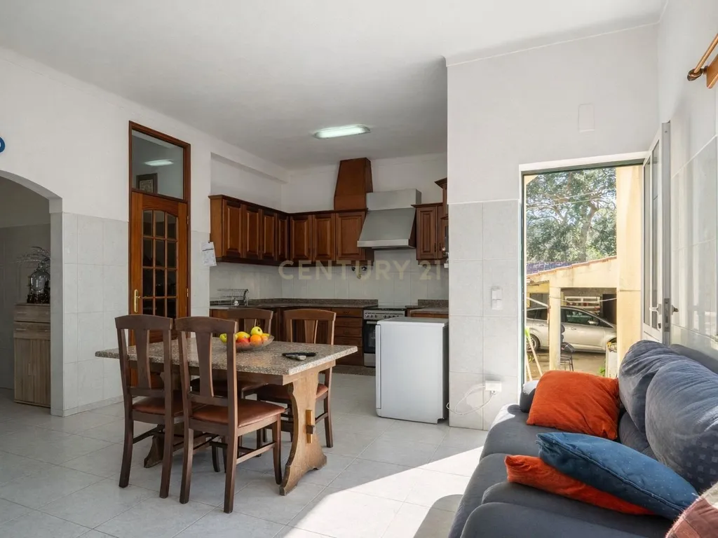 OPORTUNIDADE ÚNICA NA LOUSÃ – MORADIA COM GRANDE POTENCIAL (habitação e comércio) - Image 53