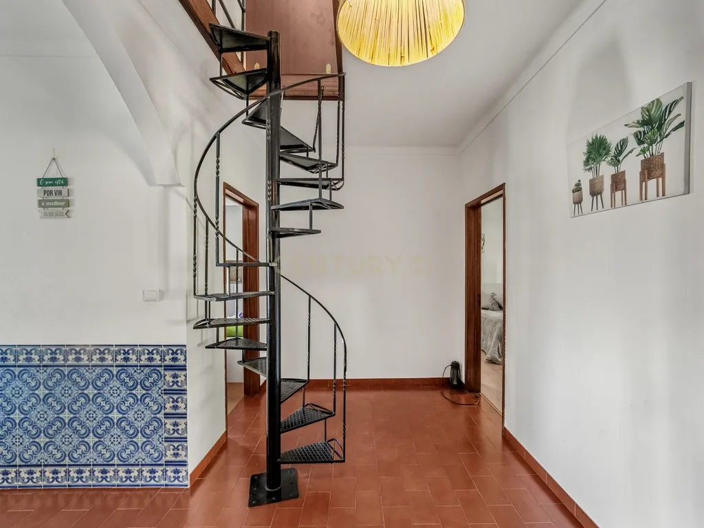 MORADIA T5 COM GARAGEM E PISCINA, 327 M² DE TERRENO PARA USUFRUIR - Image 49